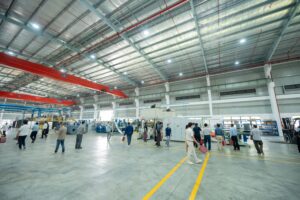 6. Bên Trong Xưởng H1
