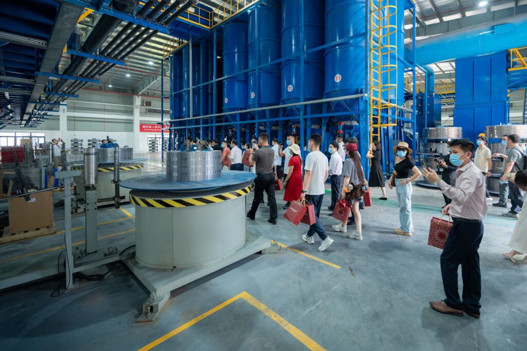 6. Bên Trong Xưởng H2